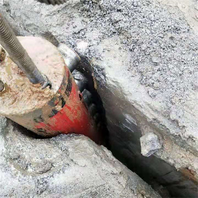 挖掘机挖不动岩石板材劈裂机低成本|型号|视频|制造厂家|操作流程图片