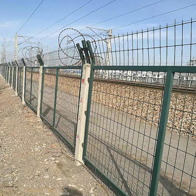 内蒙古高速公路护栏网 内蒙古公路护栏网  高速公路框架护栏网 高速公路框架护栏网隔离栅