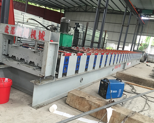 湖北武汉彩钢瓦生产线设备彩钢瓦成型机复合夹芯板机械厂家图片