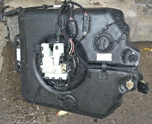 奔驰W164尿素箱 尿素泵 尿素加热传感器 涡轮增压器图片