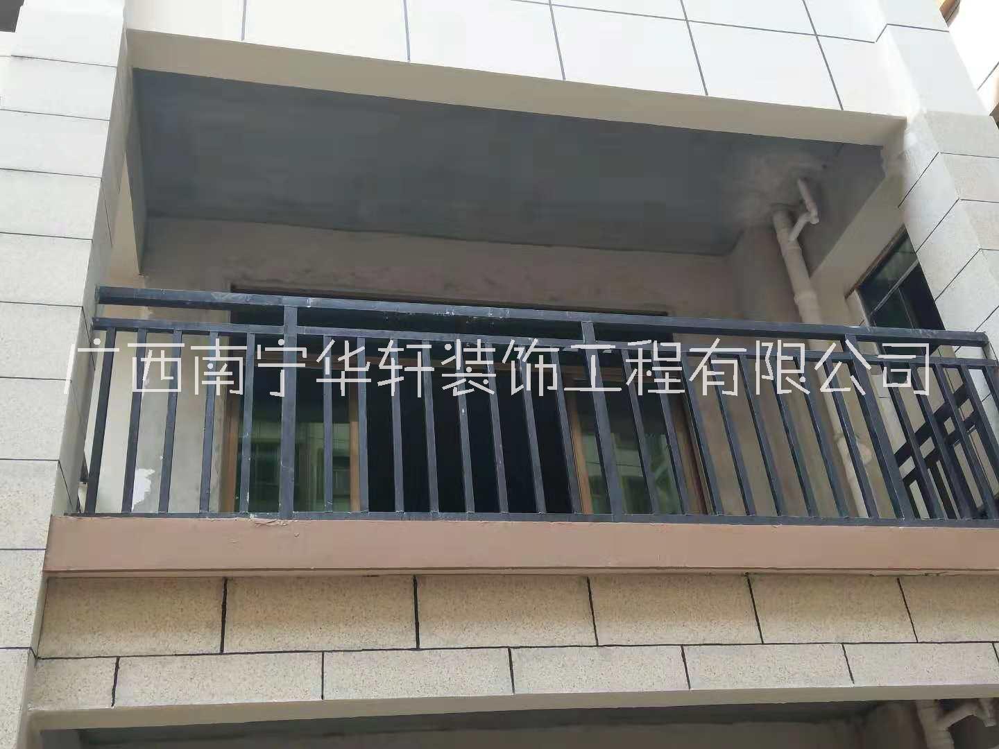 南宁阳台护栏厂 广西锌钢阳台护栏 建筑阳台栏杆定制 华轩护栏