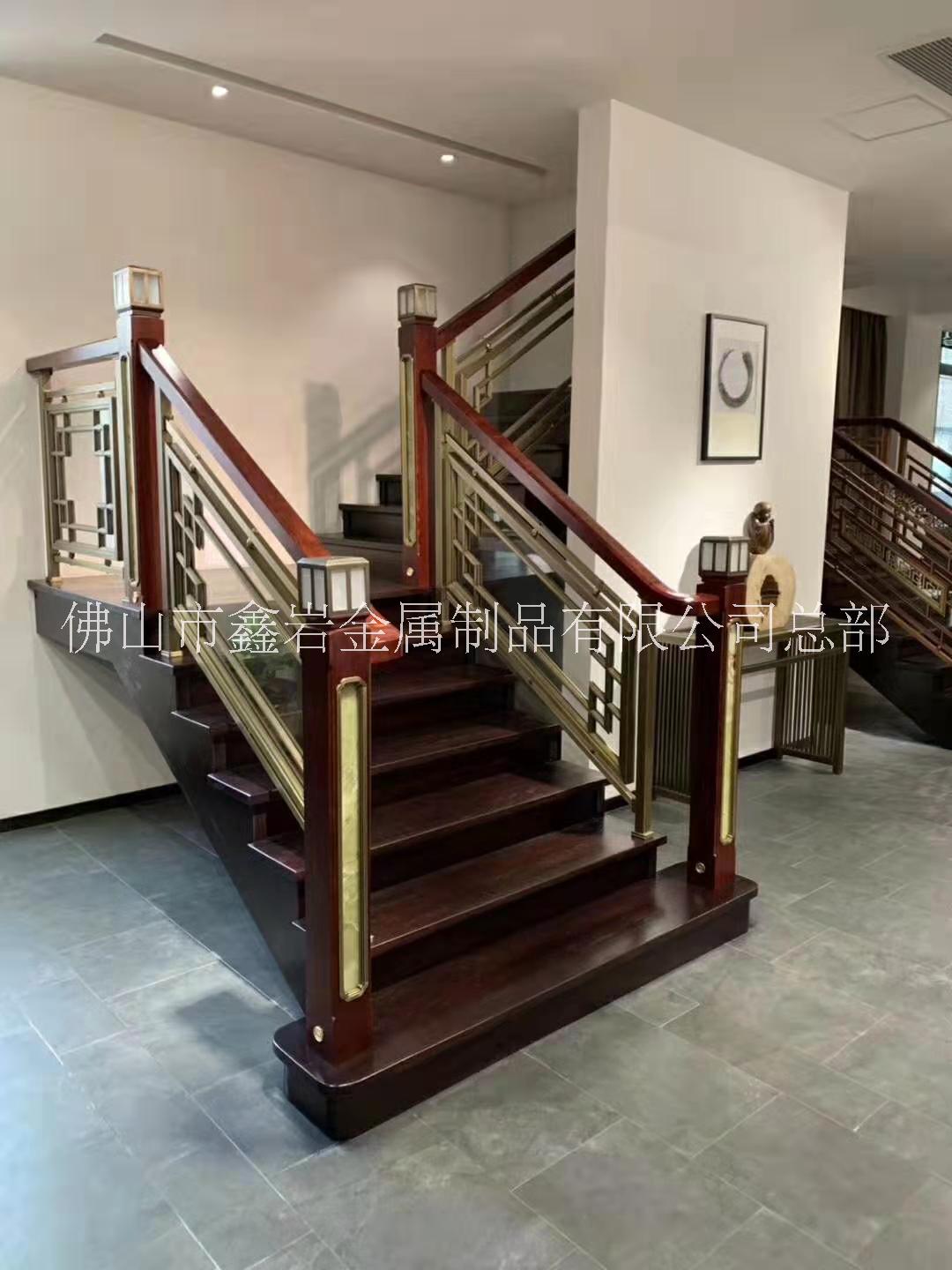 新中式铜楼梯护栏金属拉丝扶手简约现代装饰钢化玻璃铜护栏定制
