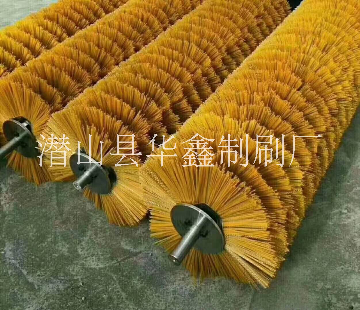 安庆市道路清扫毛刷厂 环卫毛刷供应商 现货批发各种扫雪刷图片