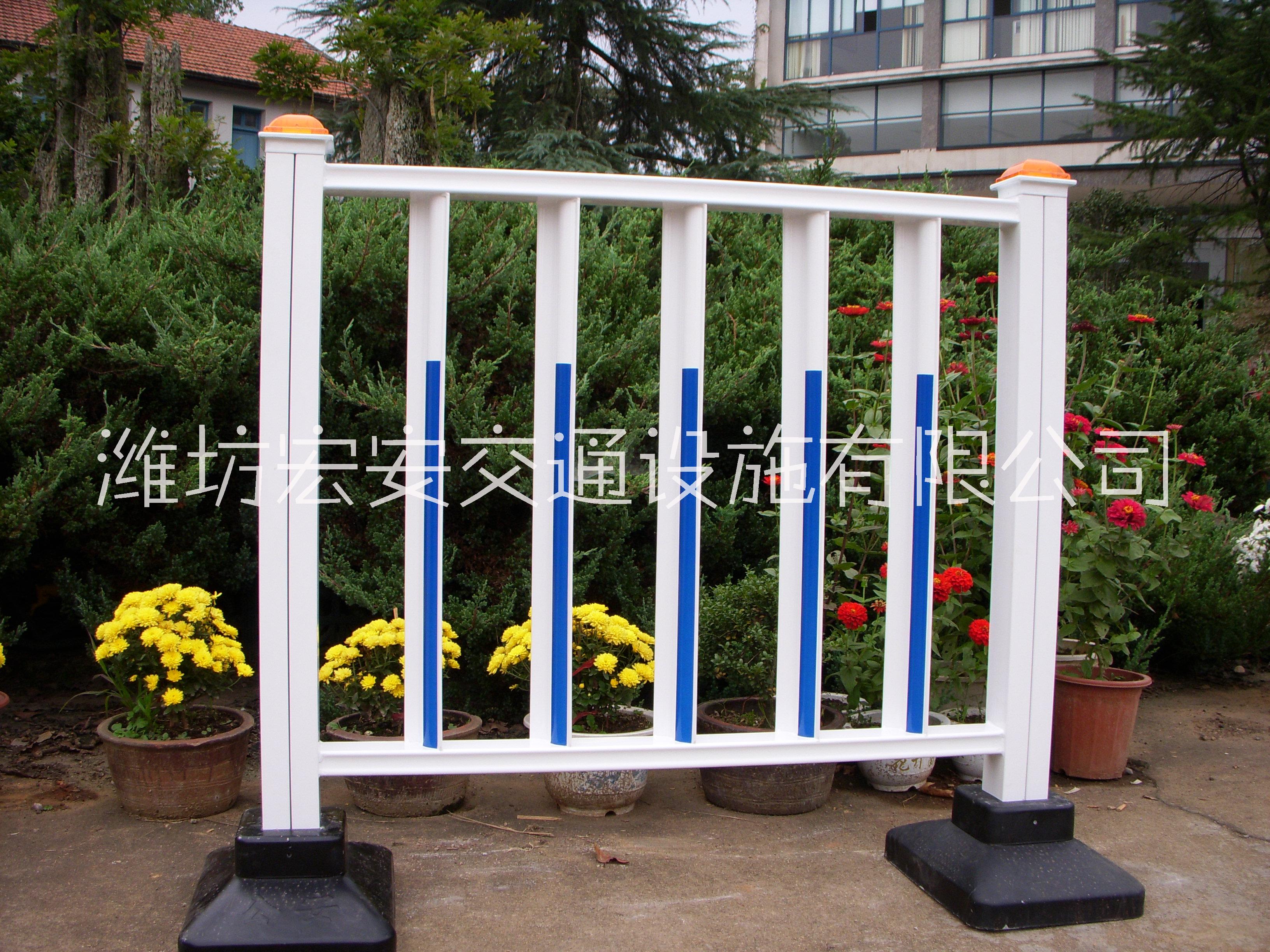 潍坊道路护栏小区围栏锌钢护栏图片