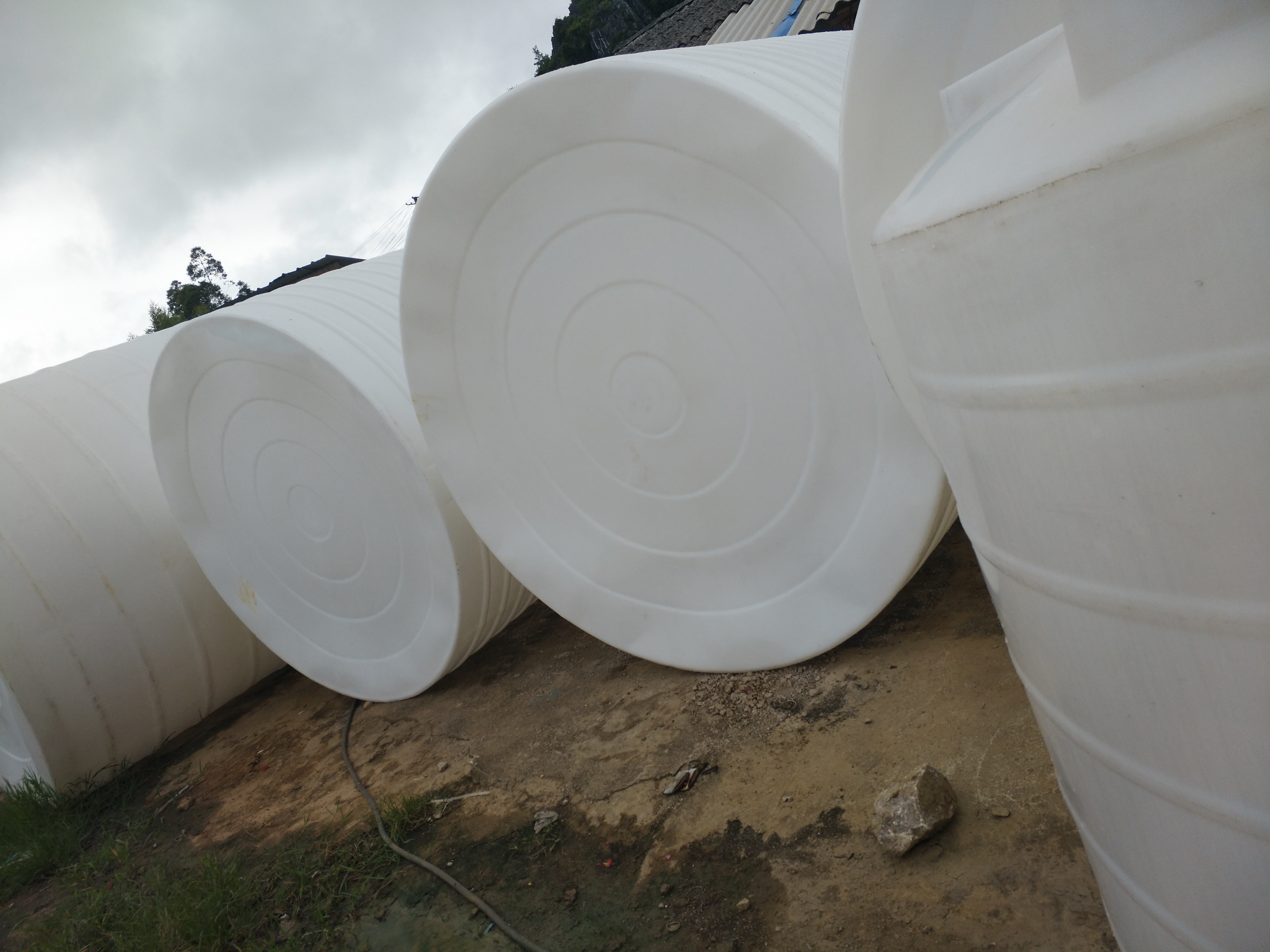 供应广西30吨液体储罐 南宁蔚华15吨塑料圆桶厂家