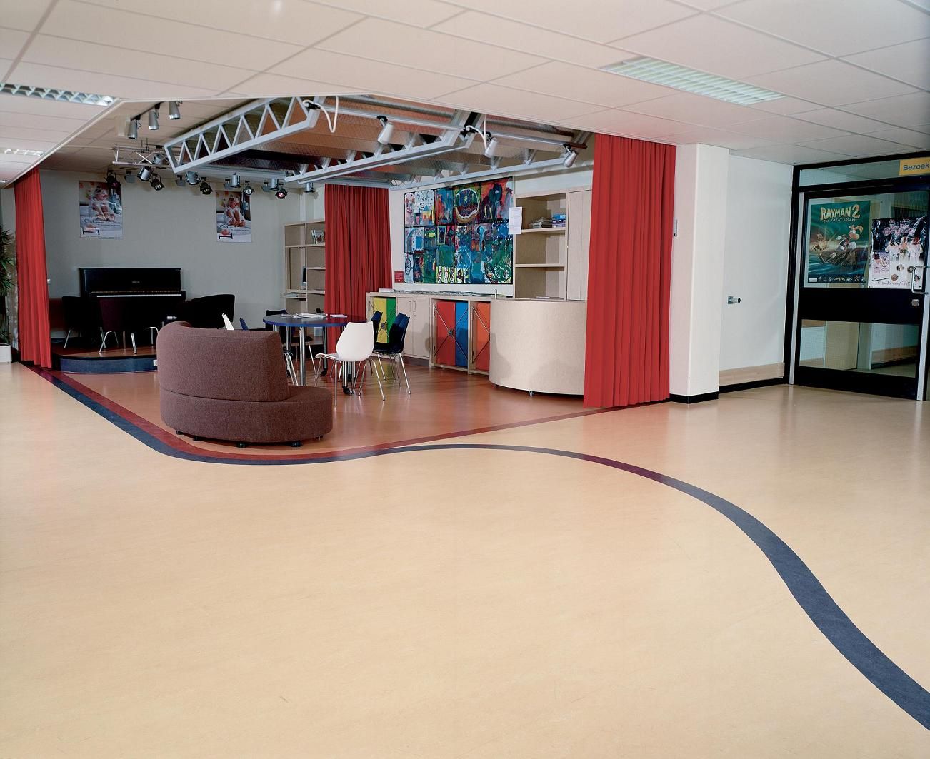 梅州店铺PVC塑胶地板 酒店、幼儿园塑胶防滑地板装饰图片