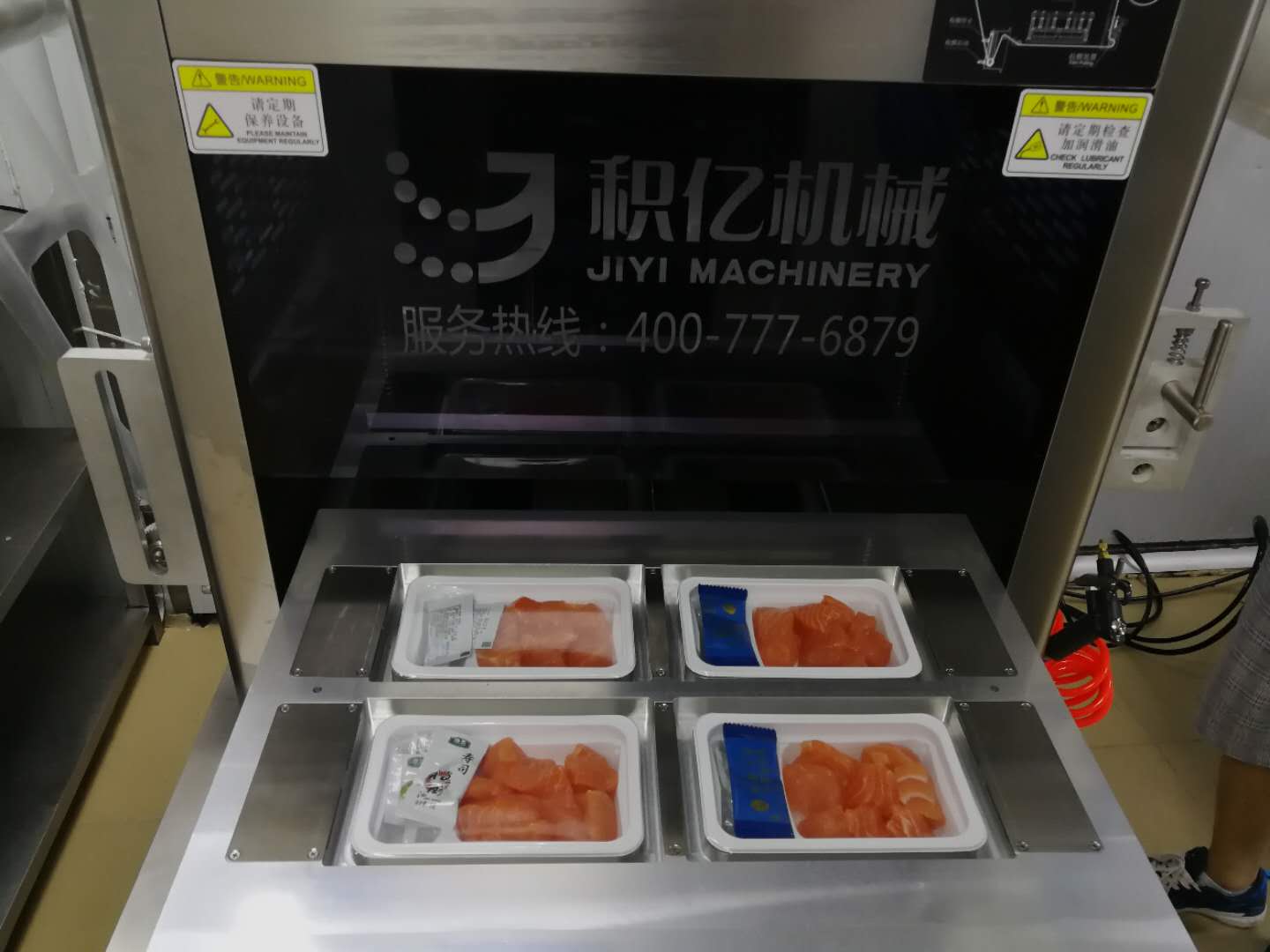 厂家直销半自动肉类、水果、蔬菜、托盒保鲜膜包装机-封口机四拖一图片