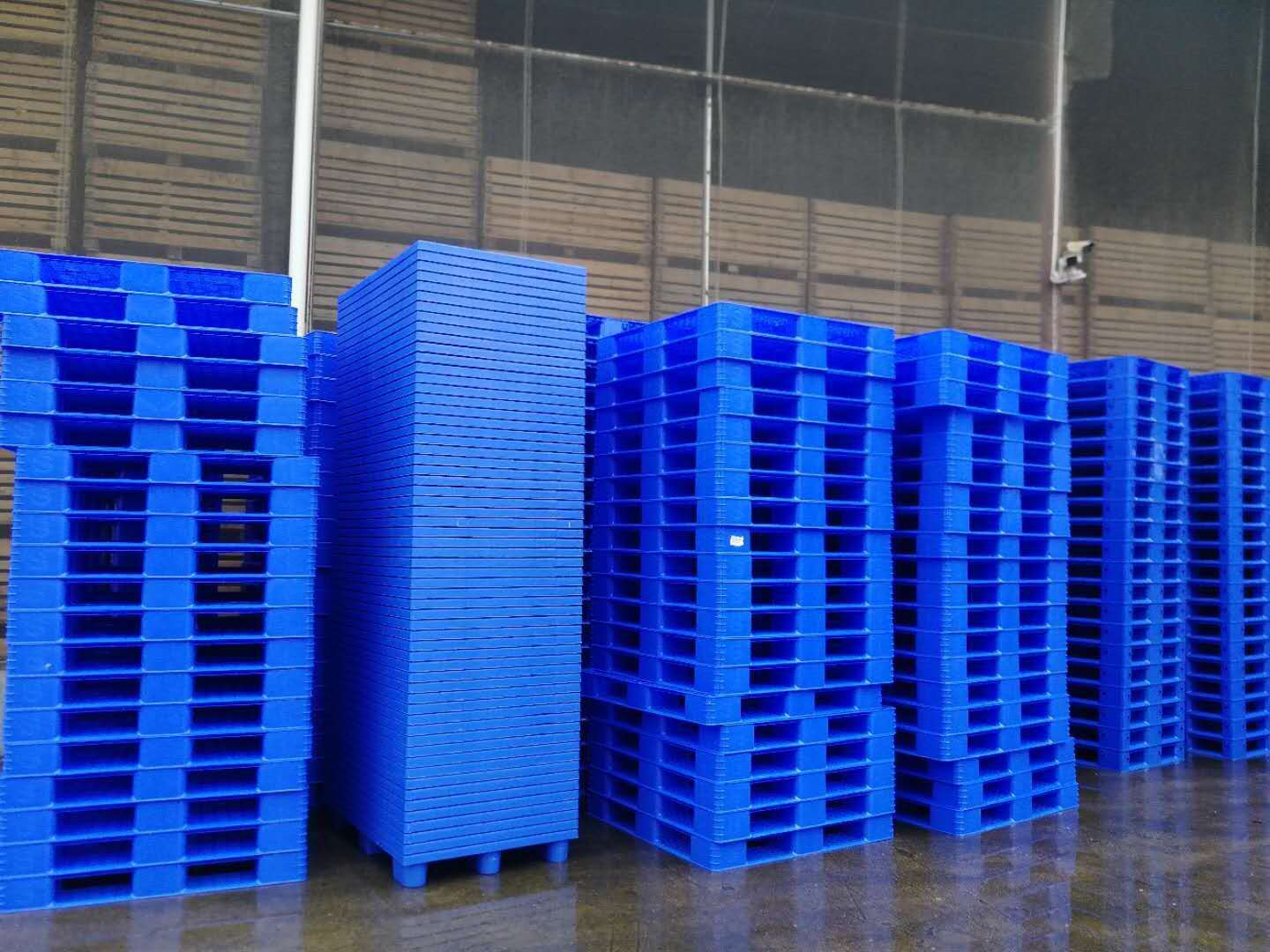 桂林塑胶卡板厂家，生产各种卡板规格齐全价格实惠图片