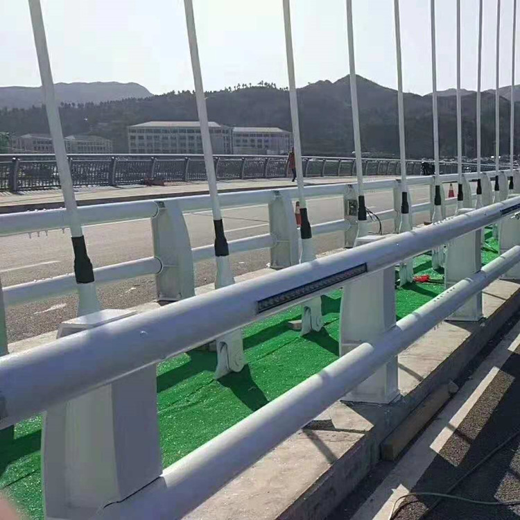 桥梁钢管喷塑防撞护栏标准定制生产