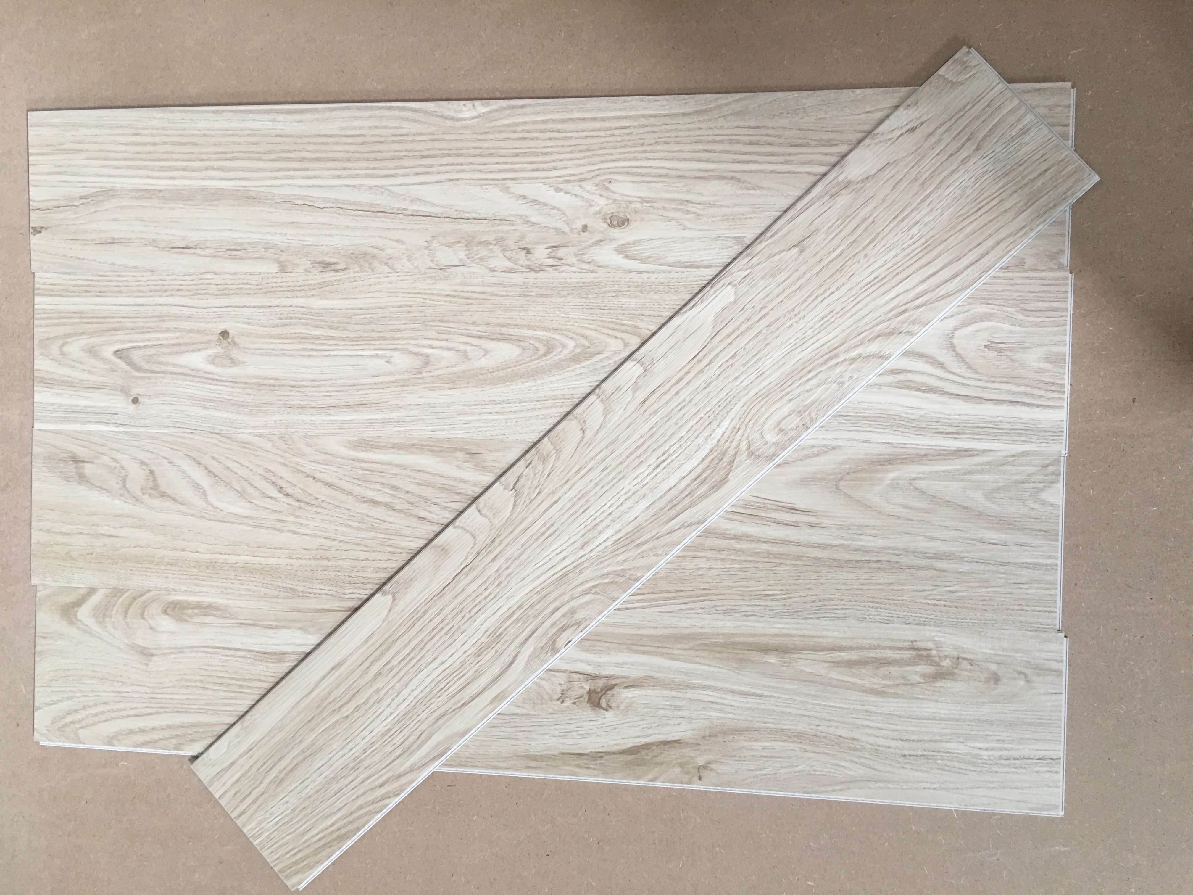 全新料白spc锁扣地板  PVC石塑地板 免胶地板图片