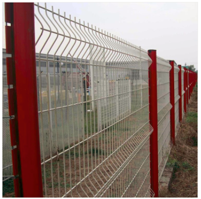 保定市桃型柱护栏网批发 园林绿化护栏网价格 镀锌钢丝隔离护栏围栏图片