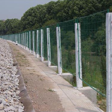 铁路护栏网 铁路隔离防护网生产厂家