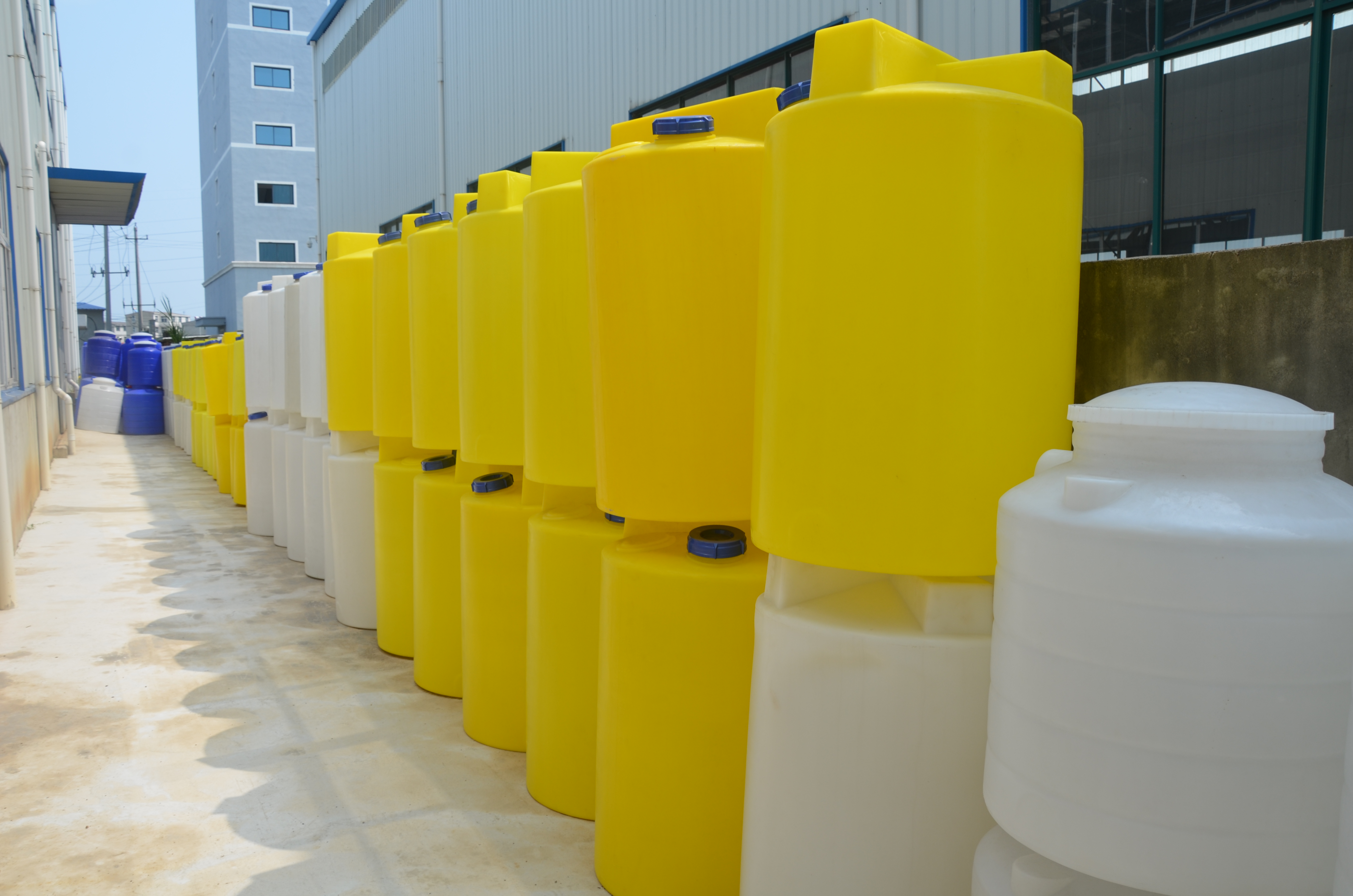山东加药装置供应商 PE桶可以满足不同加药量的场所（江苏吉鼎环境科技有限公司）