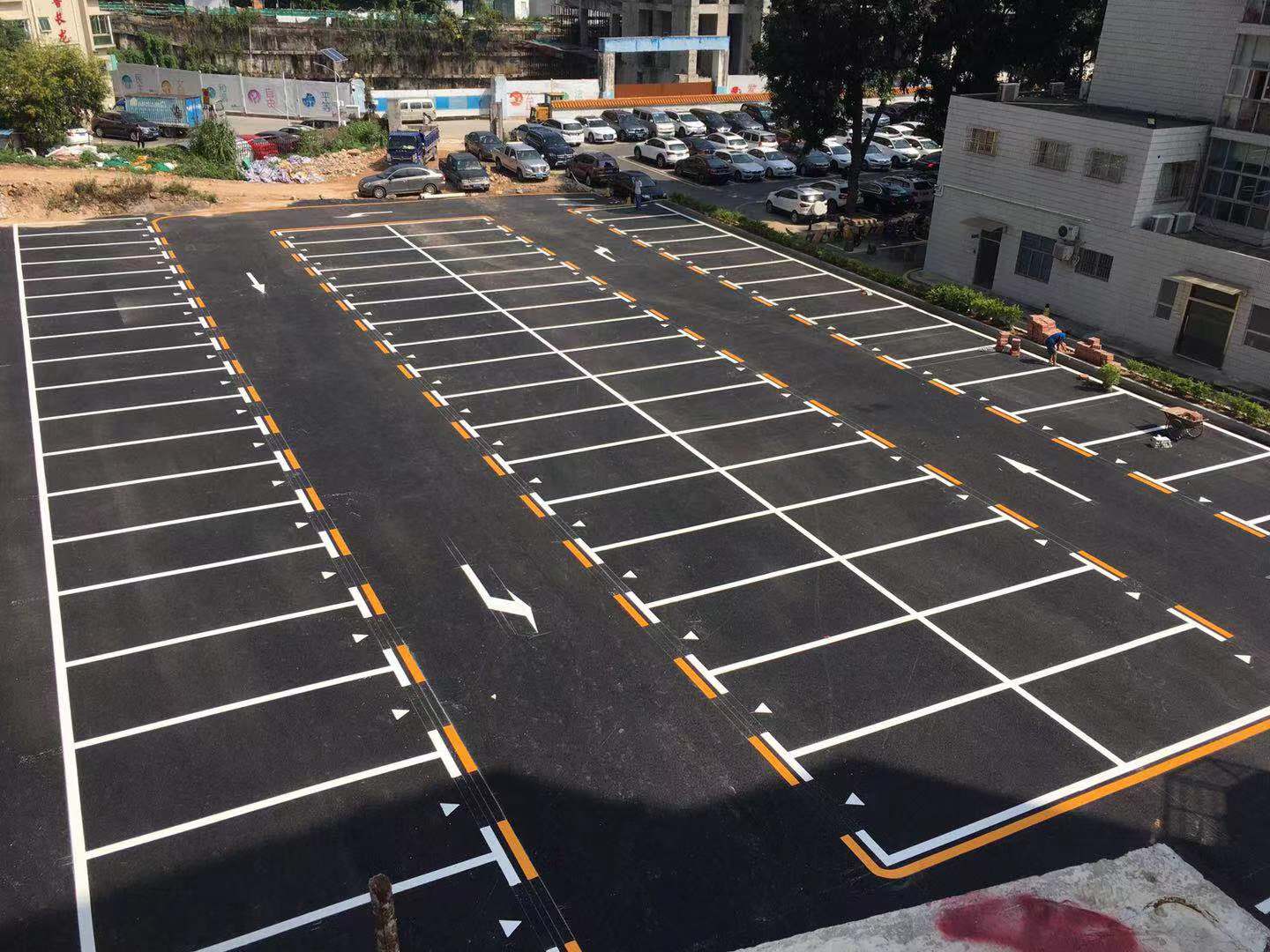 惠州车位划线设计规范，惠州停车场车位划线要画哪些，惠州侧方车位划线标准尺寸图片