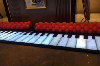 菏泽市娱乐暖场道具地板钢琴出租，出售厂家