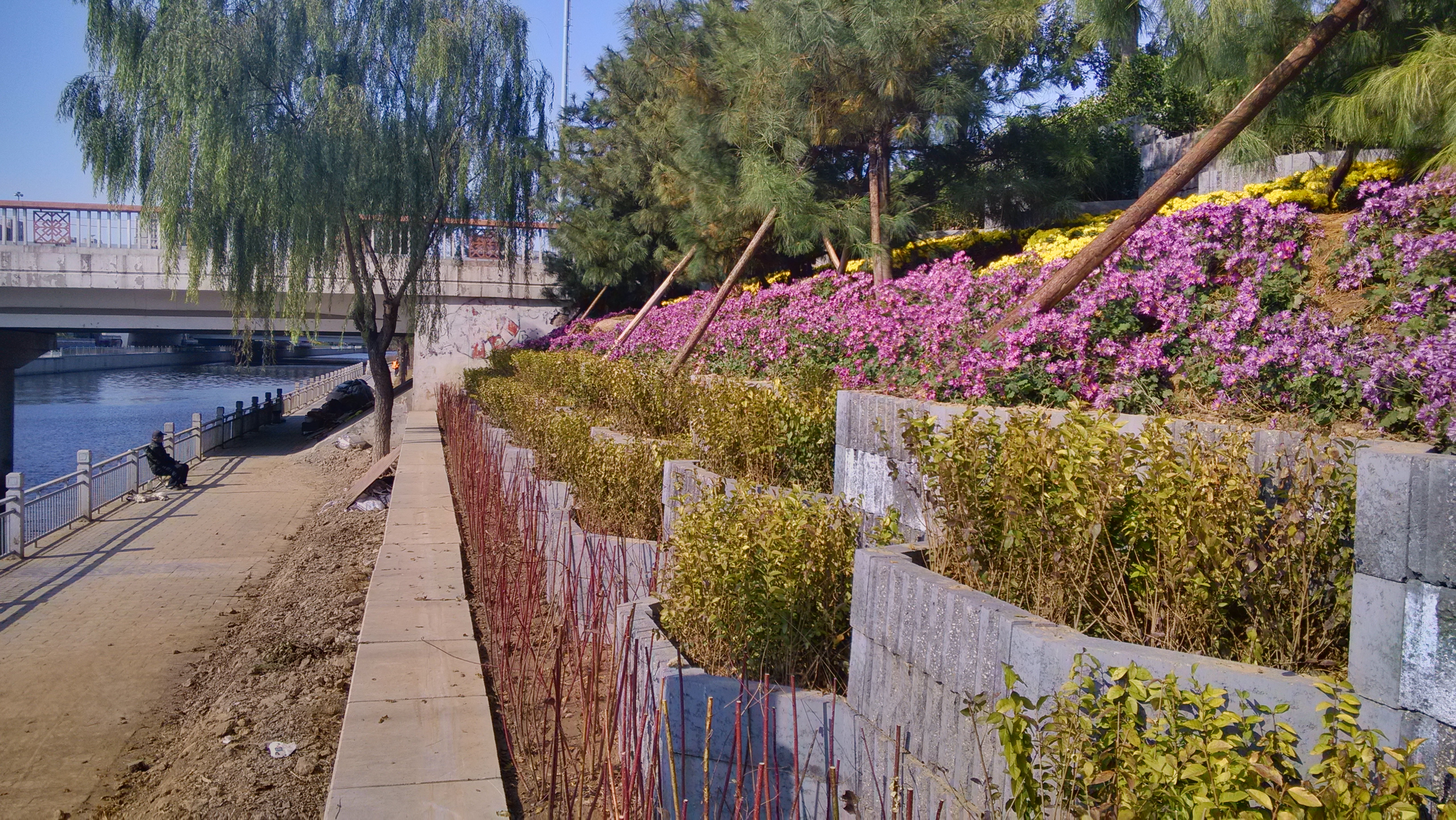 北京地区生产销售折板砌块、折板挡墙