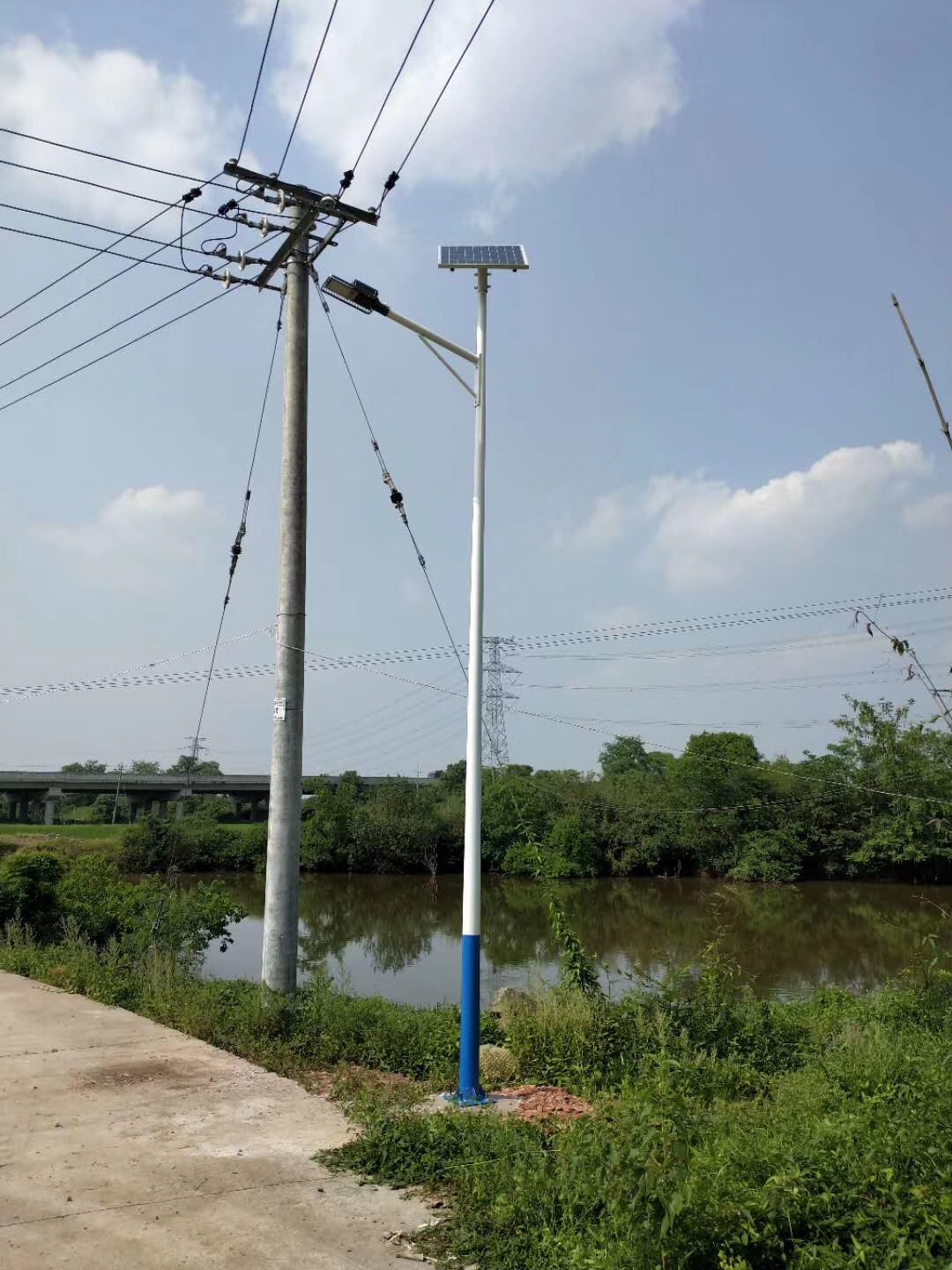 常州新农村太阳能路灯厂家批发 一体化太阳能LED路灯 30瓦LED太阳能路灯定制