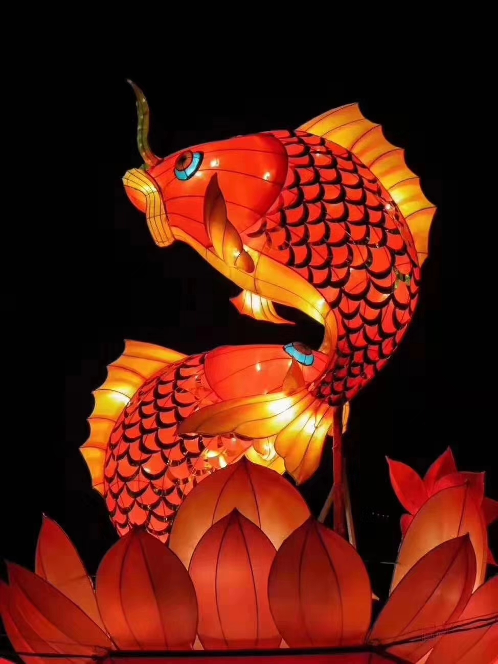 山东菏泽动物门楼鱼造型彩灯制作厂家订做价格、创意美人鱼彩灯