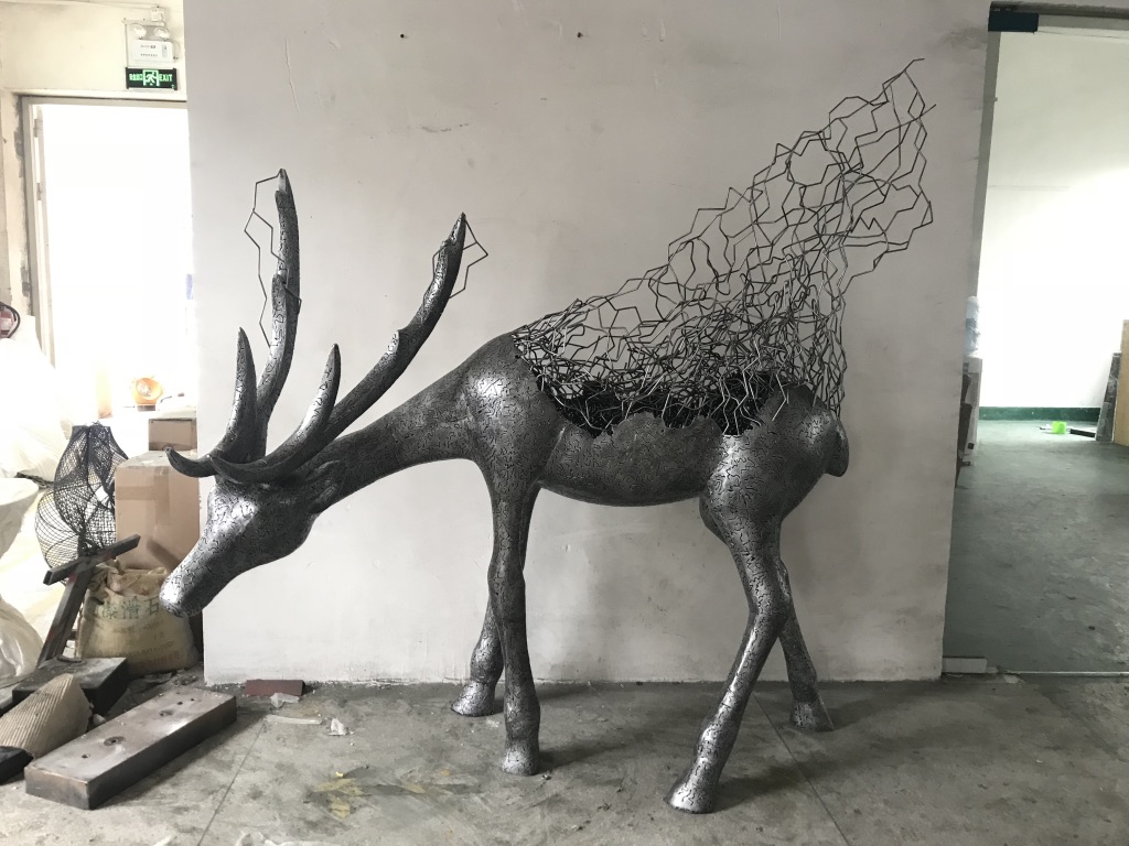 广东园林景观不锈钢动物鹿雕塑定制厂家 哪家价格便宜