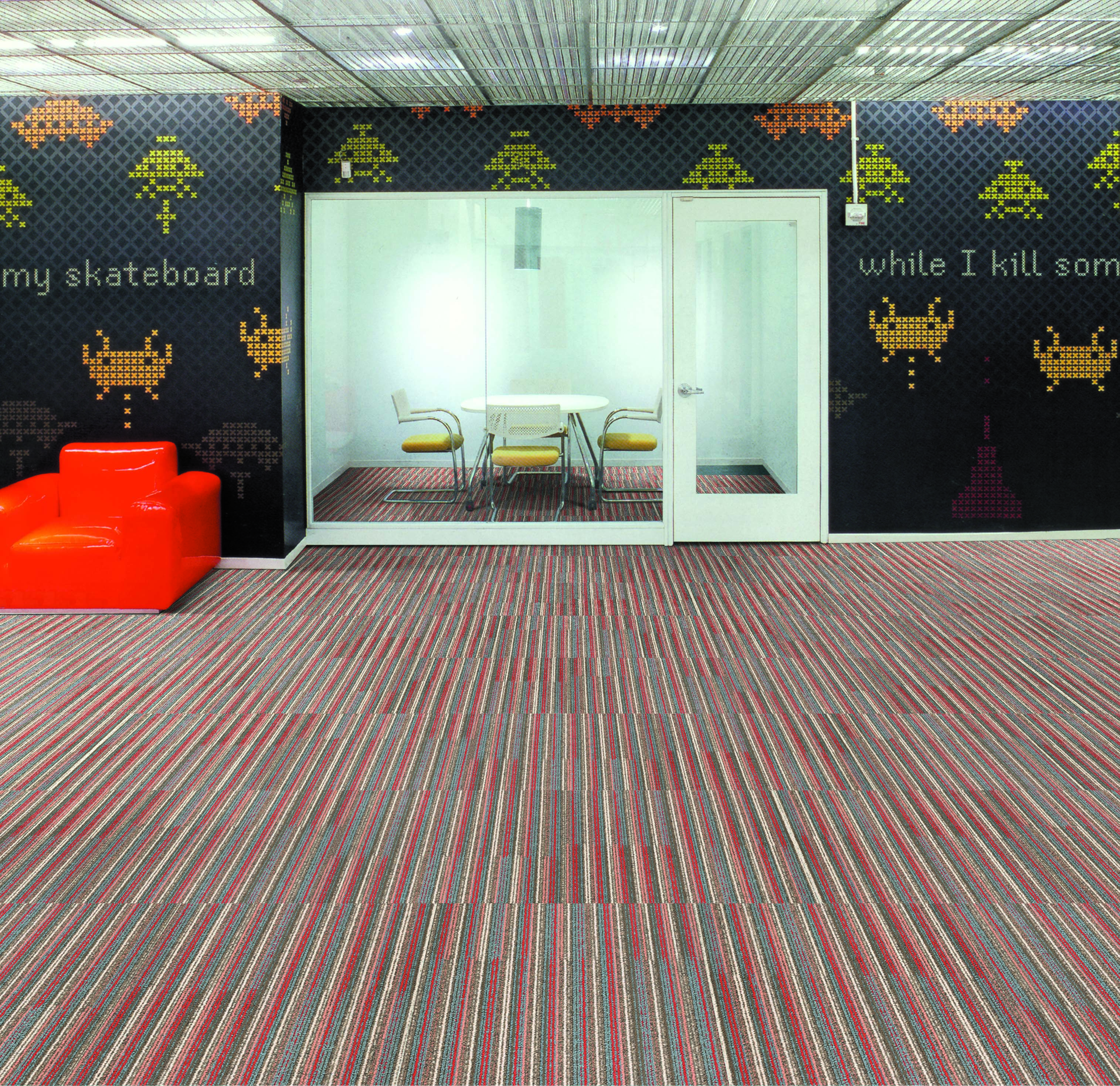 广州市韵律厂家供应办公室方块地毯满铺毯写字楼尼龙PVC方块毯台球室沥青块毯 韵律