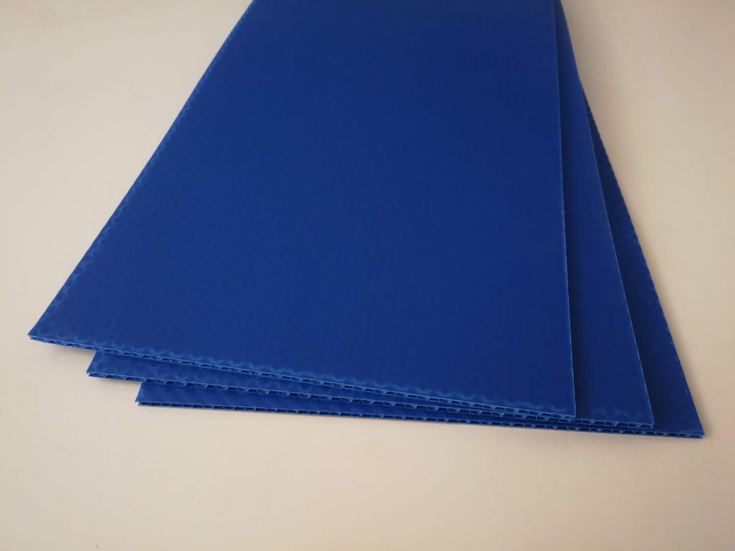 厂家定制PP蓝色蜂窝板聚丙烯塑料瓦楞板材 泰好康蜂窝板刀卡万通板