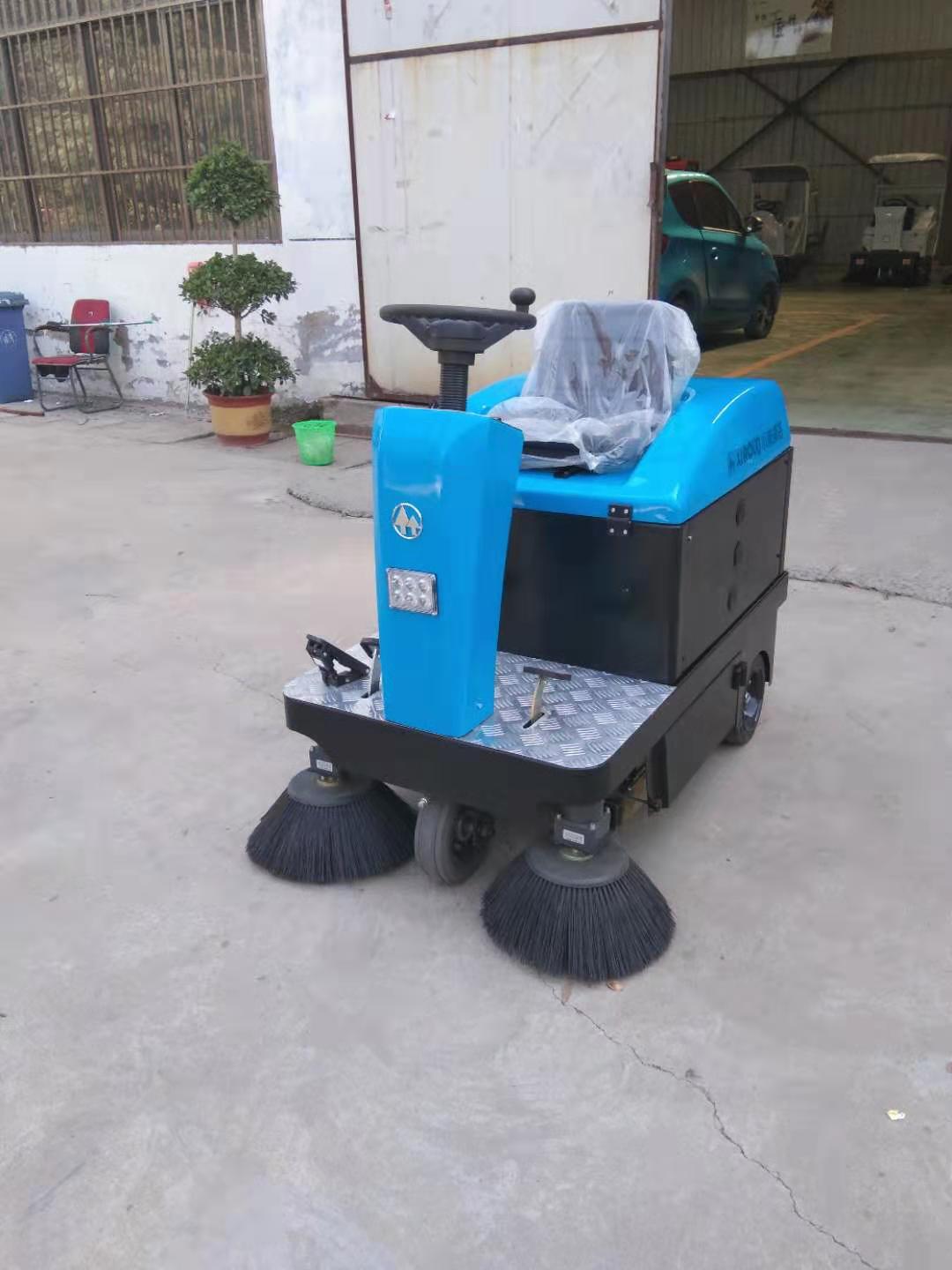 山东XLS-1200小型驾驶式电动扫地机 专业的电动清扫车供应商