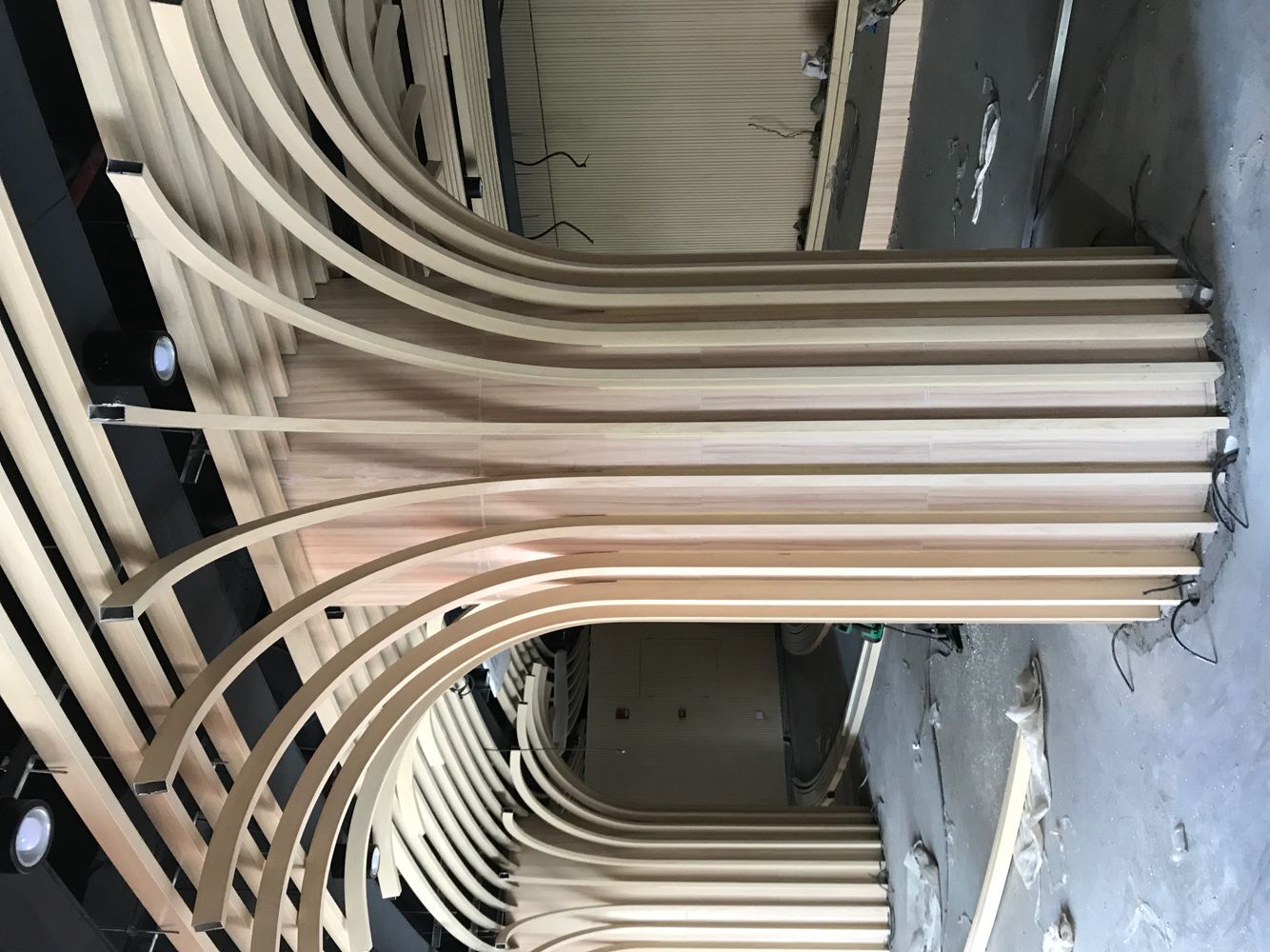 木纹铝方管拉弯弧形铝方通吊顶造型厂家直销定制图片