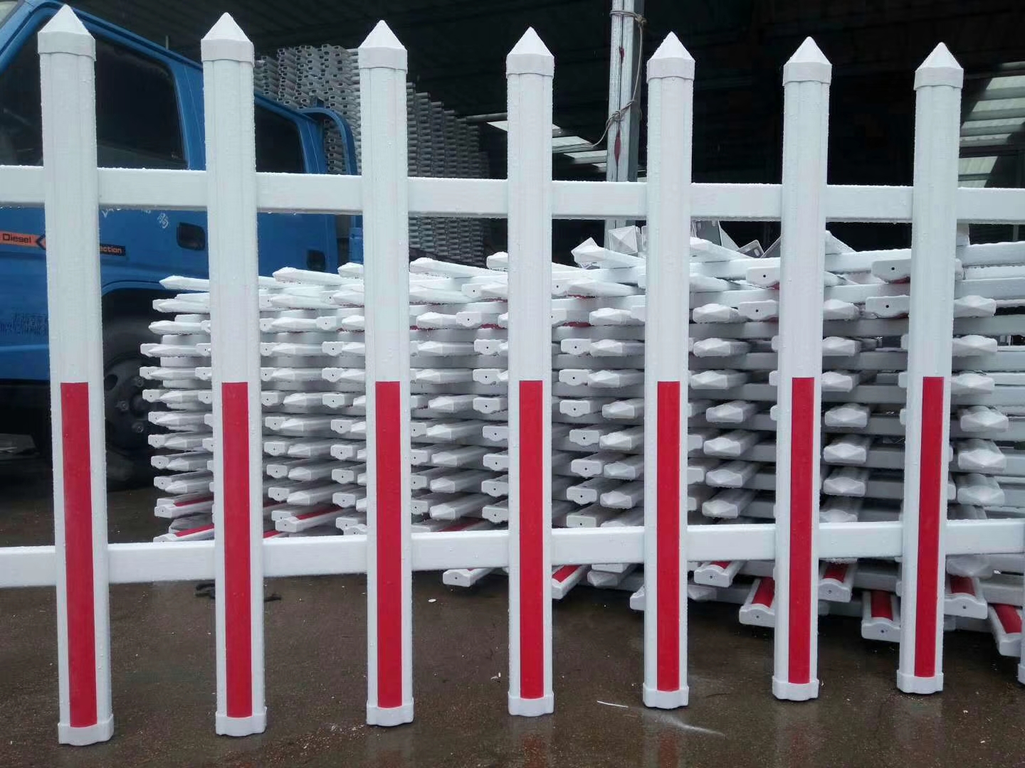 山东锌钢草坪围栏厂家批发价格 PVC塑钢草坪护栏
