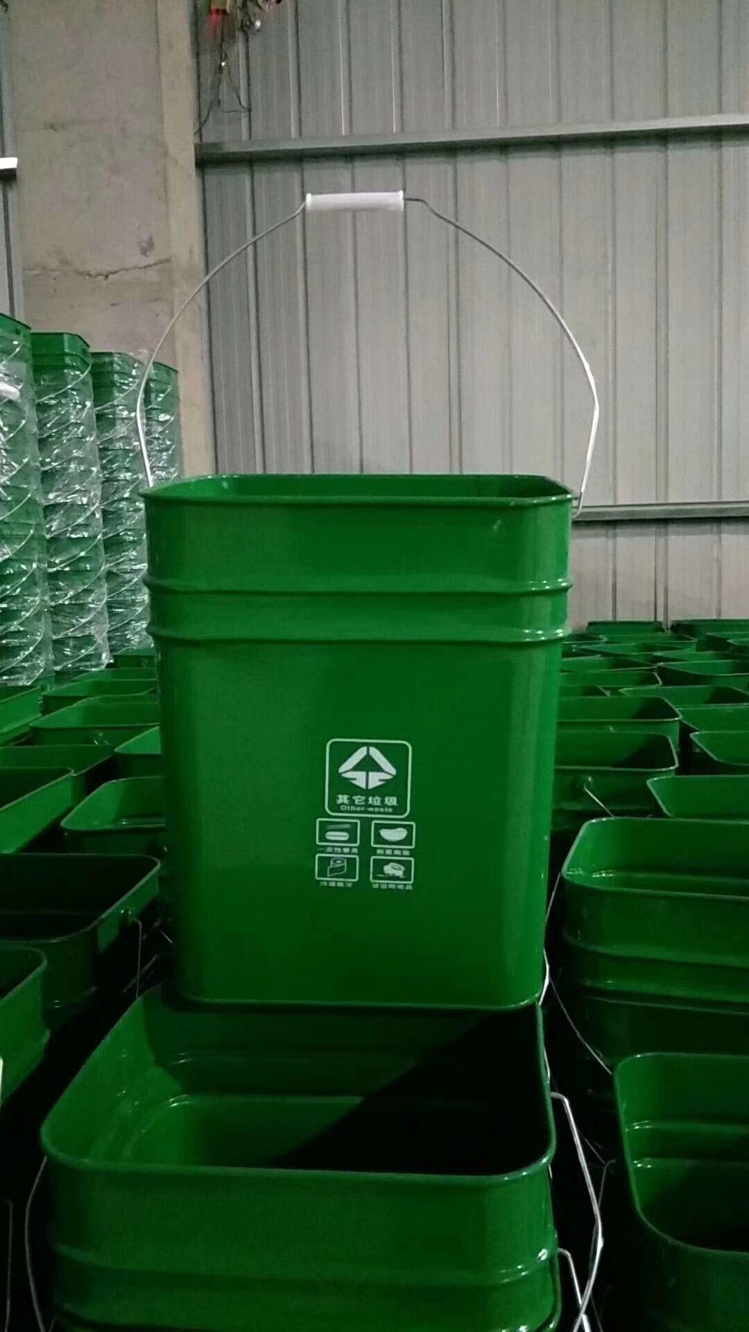 【真不错】大兴区80升塑料垃圾桶 厂家供货_生产基地_哪里便宜_多少钱【北京汇宏源翔园林景观设计中心】图片