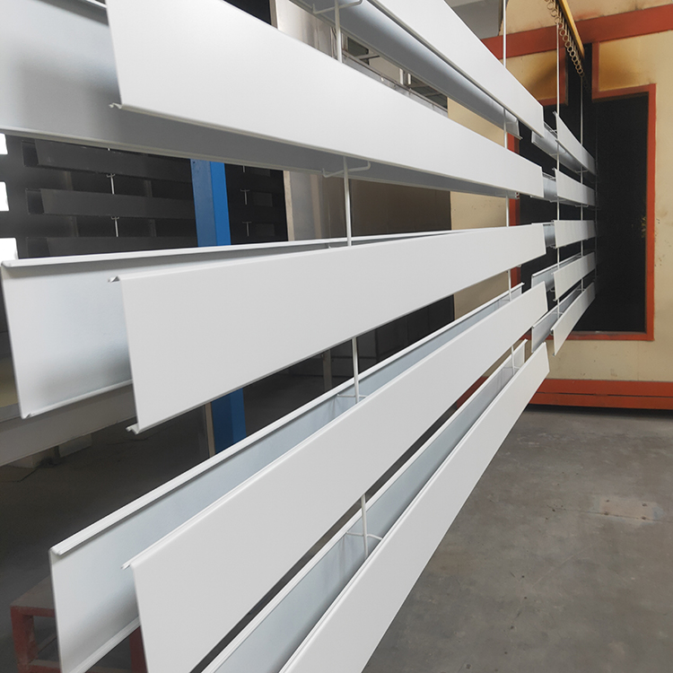 走廊铝扣板吊顶 150铝条板 C型斜角条扣图片