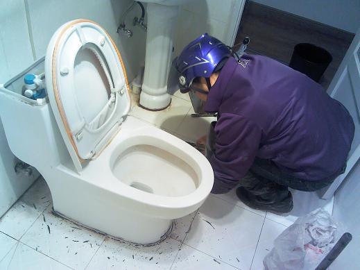 上海卫生间漏水维修、浴室漏水维修、厕所漏水维修