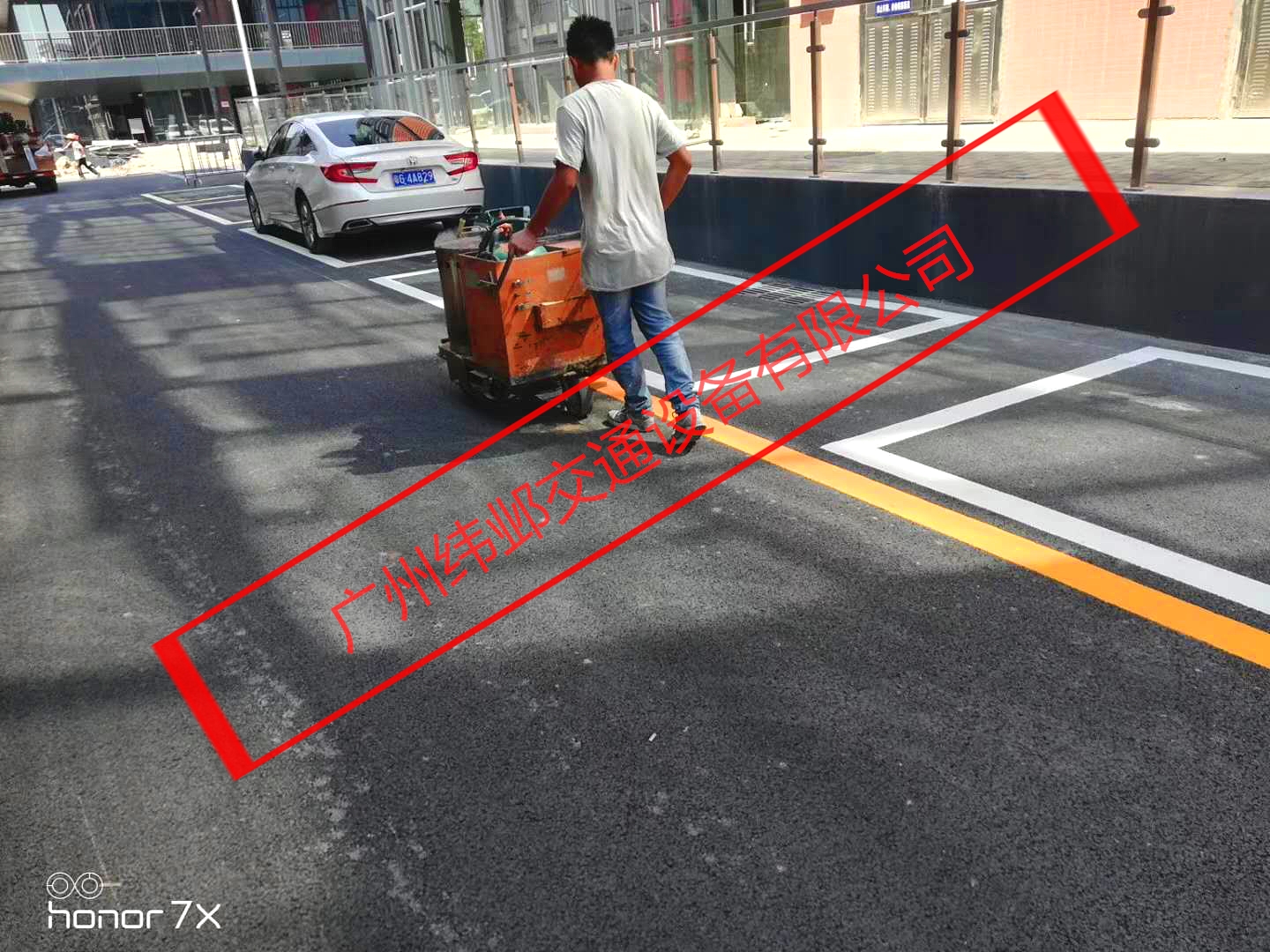 广州番禺车位划线停车场划线热熔划线图片
