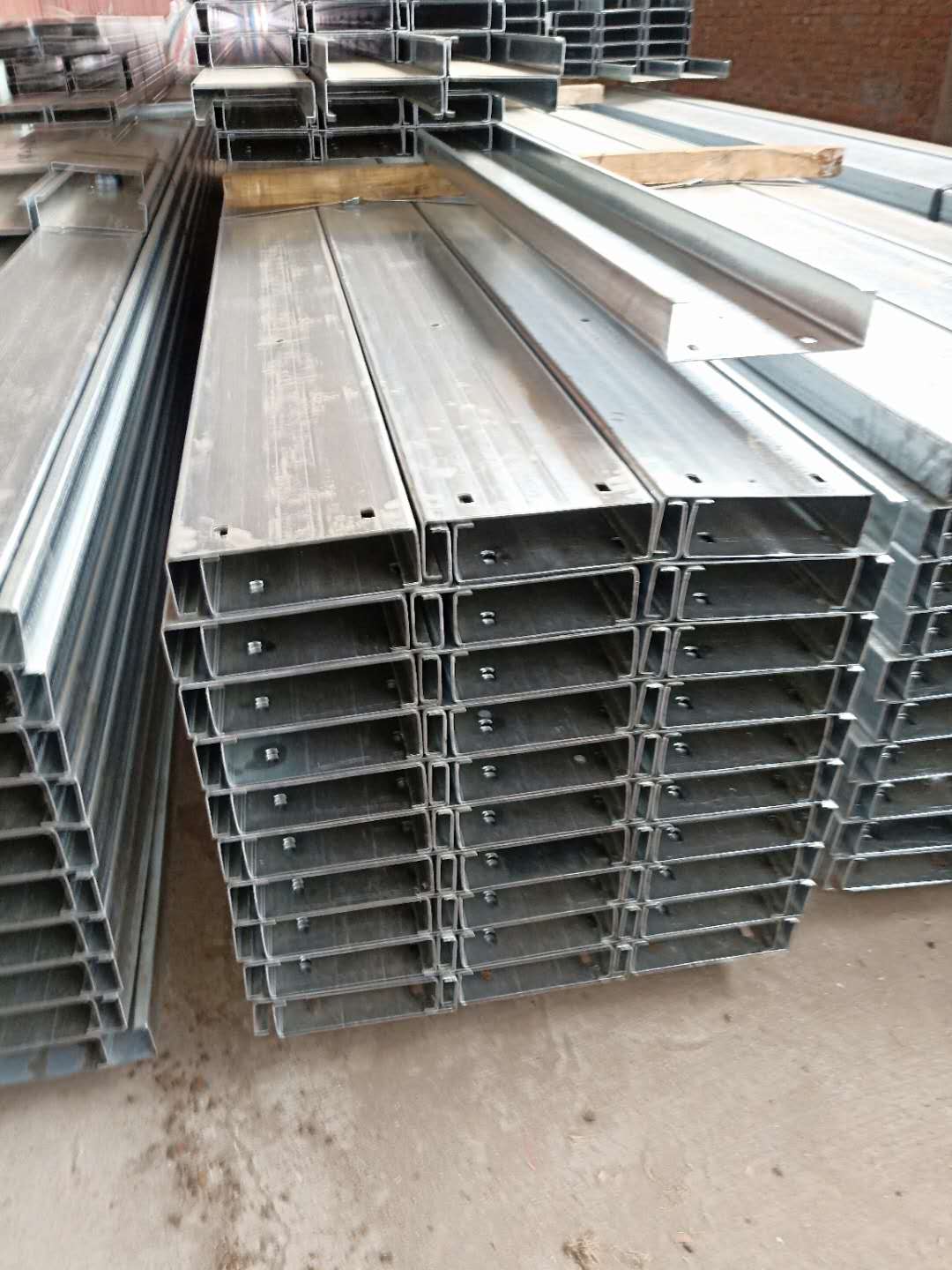 C型钢厂家 昆明C型钢檩条定制加工 C型钢一米价格