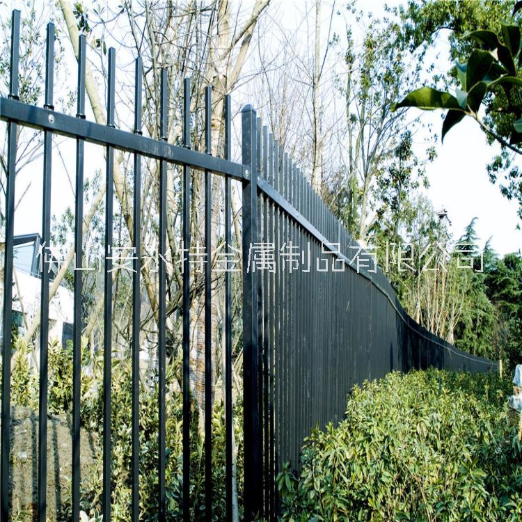 汕头做锌钢铁艺护栏的工厂 绿化带隔离栏杆定做图片
