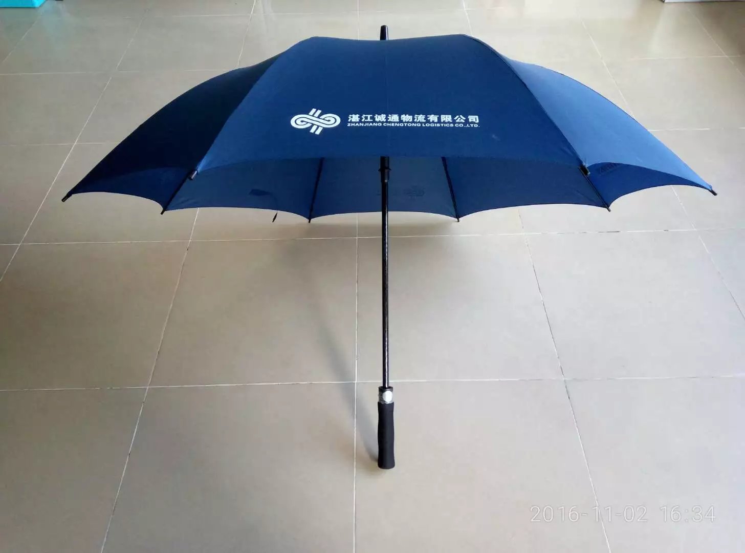 深圳雨伞厂家|高尔夫雨伞|三折伞厂家直销图片