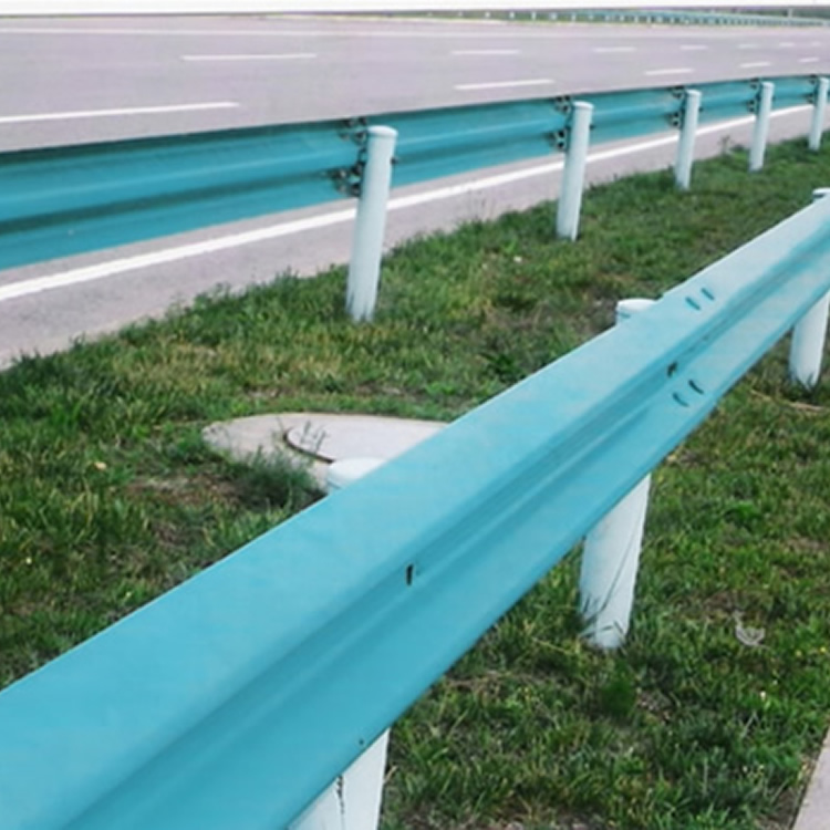 热镀锌钢波形护栏板高速公路交通防撞三波喷塑乡村镇道路双波护栏图片