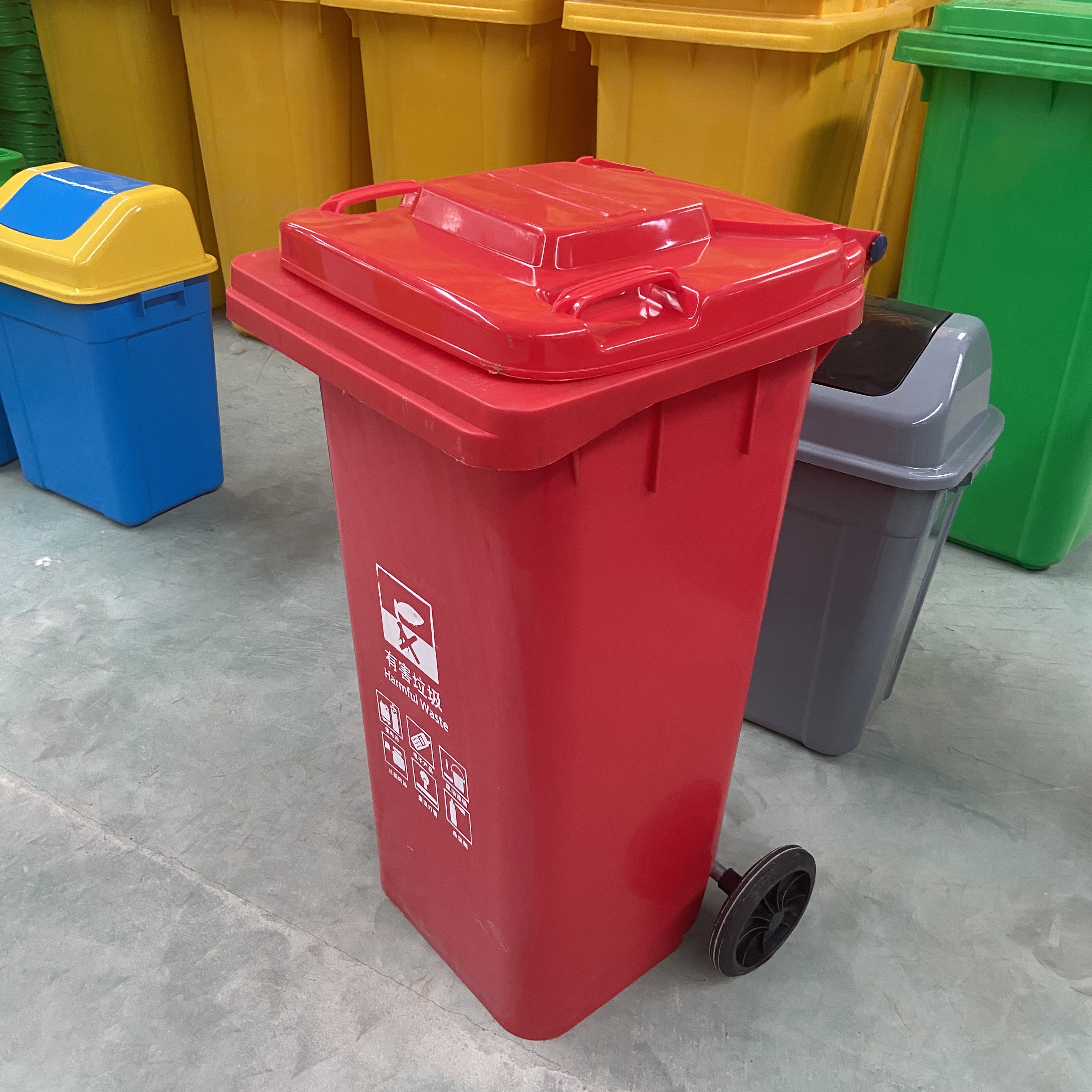 街道环卫垃圾桶厂家直销 塑料环保垃圾桶价格