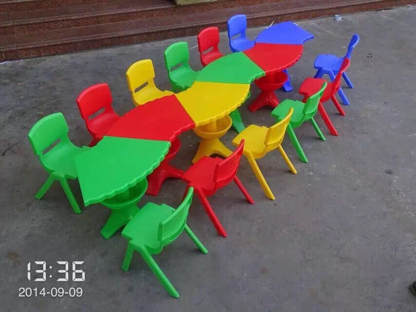 长条幼儿园桌椅,四川幼儿塑料桌子椅子,成都儿童实木桌凳,课桌椅