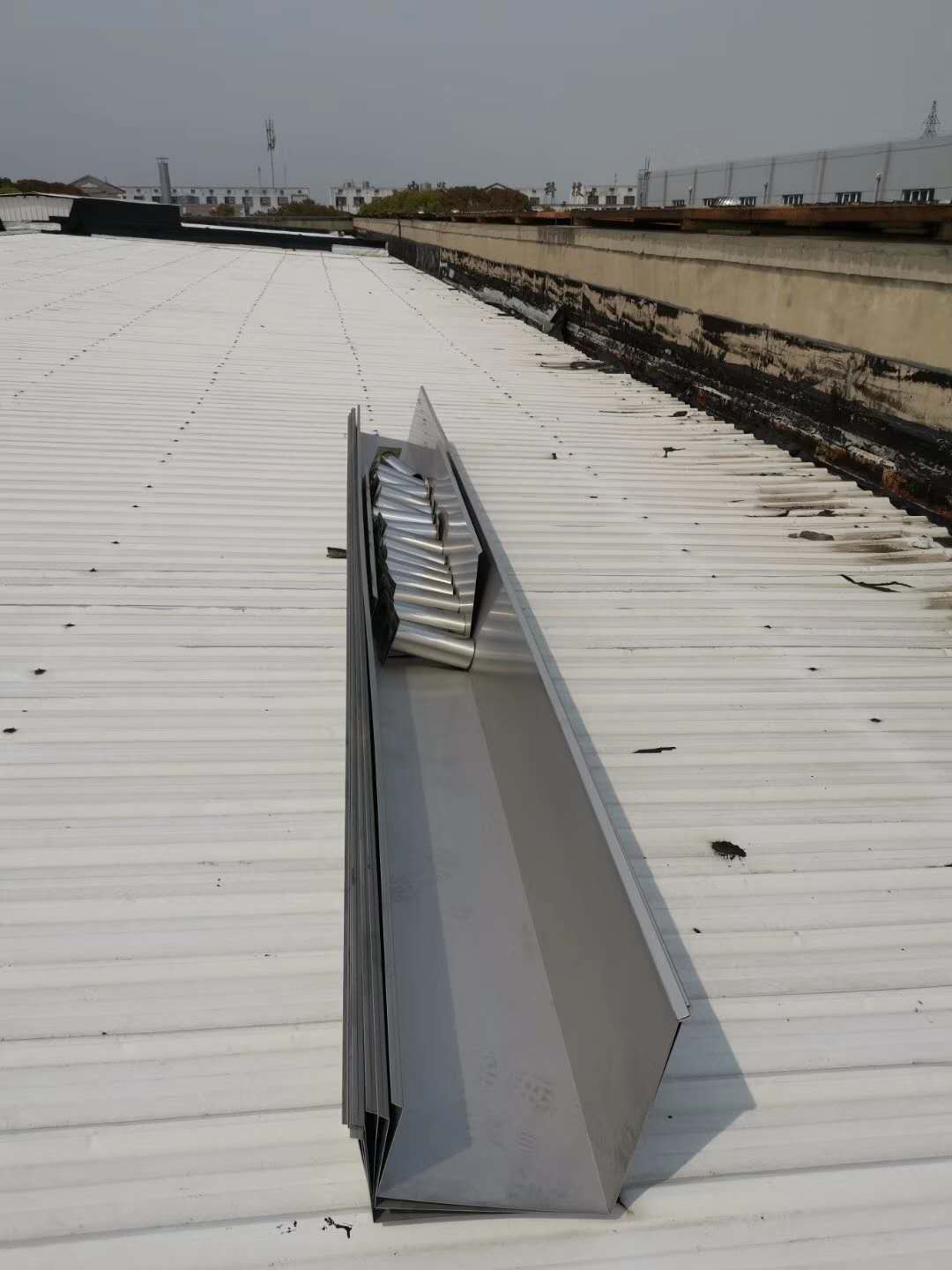 太仓彩钢板维修补漏喷漆修复翻新钢结构厂房屋顶维修补漏