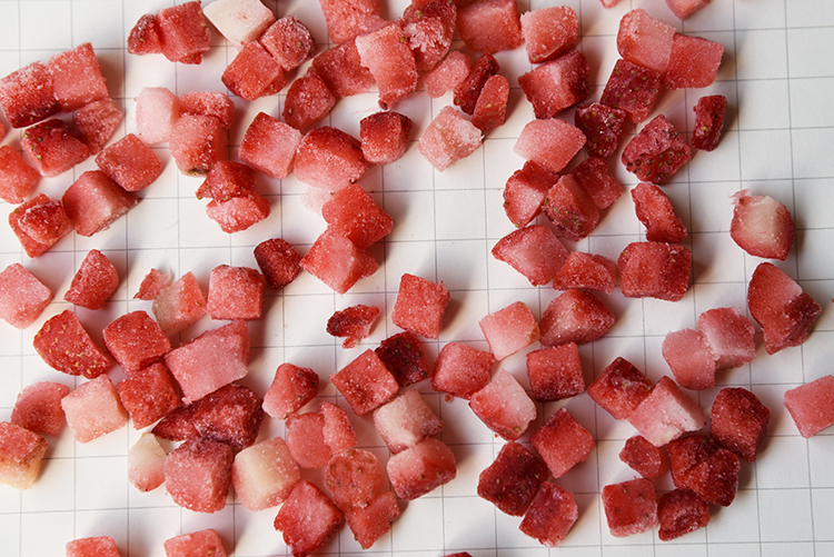 加工批发新鲜冷冻草莓丁速冻果肉果粒浆果果肉