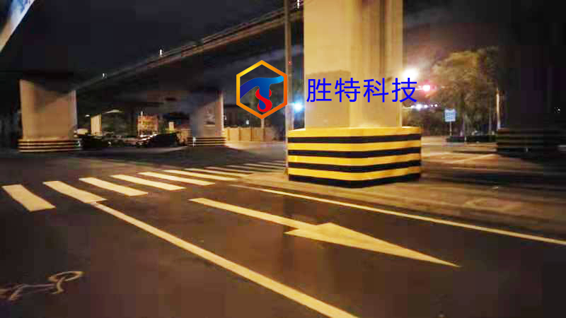 安装公路桥墩防撞设施图片