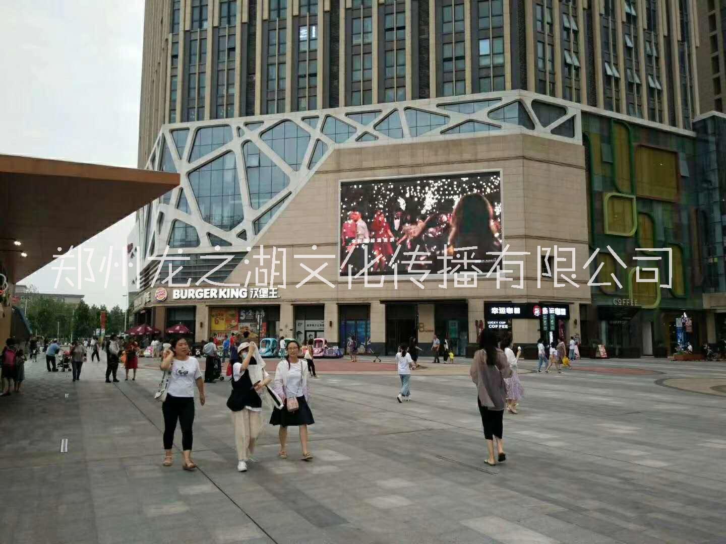郑州高新区商圈朗悦公园茂购物广场LED大屏广告