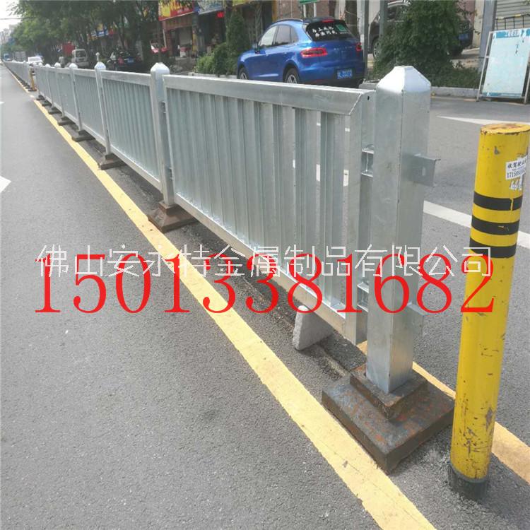 深圳深标3护栏厂家 2016c款护栏按图定做 汕尾市政围栏图片