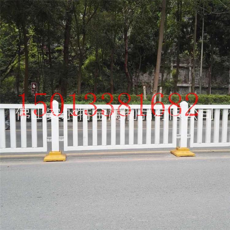 梅州公路分隔车道护栏 深标3护栏生产厂家 潮州中心防撞栏图片