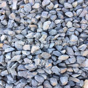 大量供应玄武岩石子 品质保证 路面铺设石子 厂家直销图片