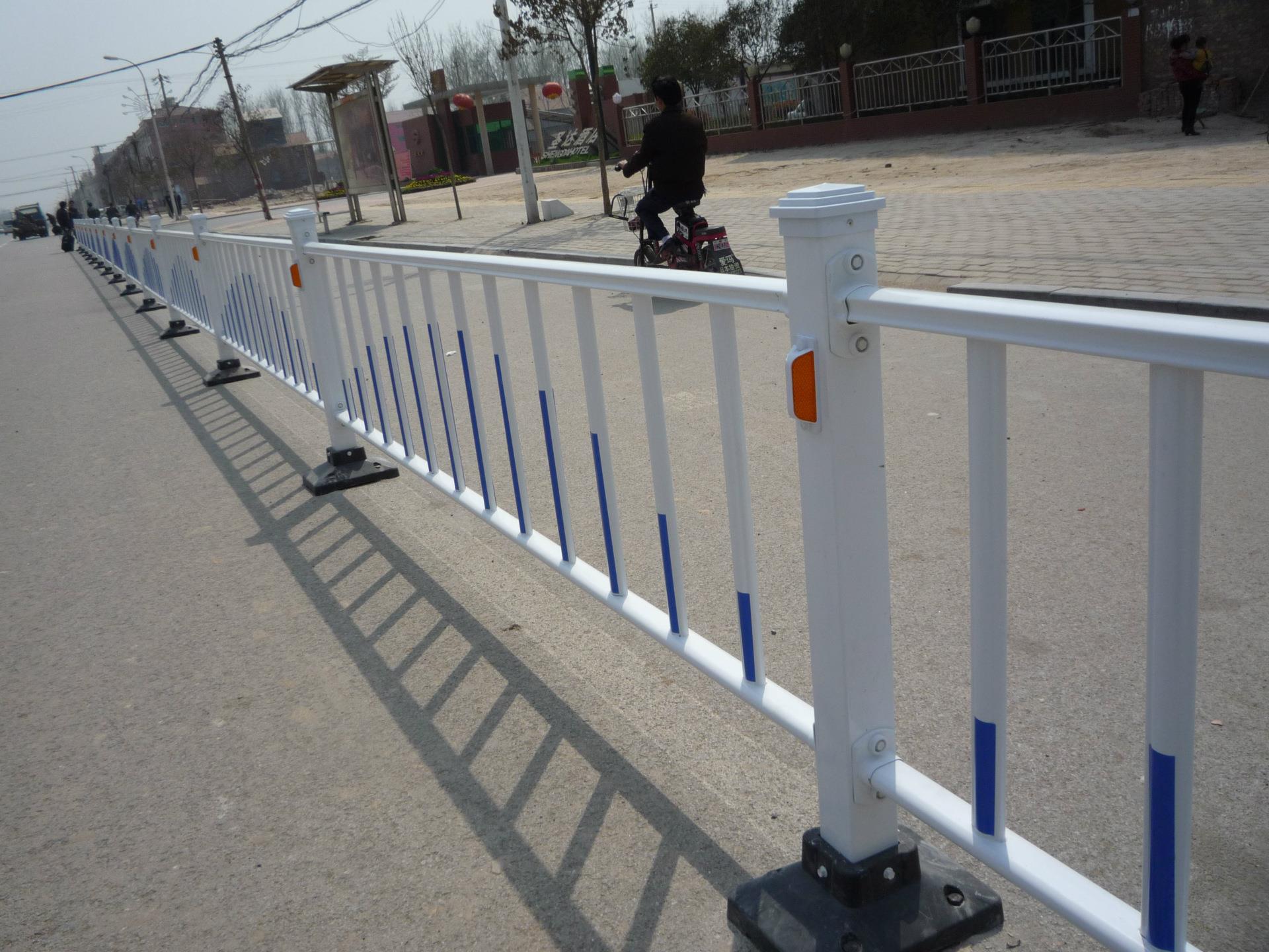 湖南市政道路护栏锌钢隔离栏城市人行道公路马路防撞护