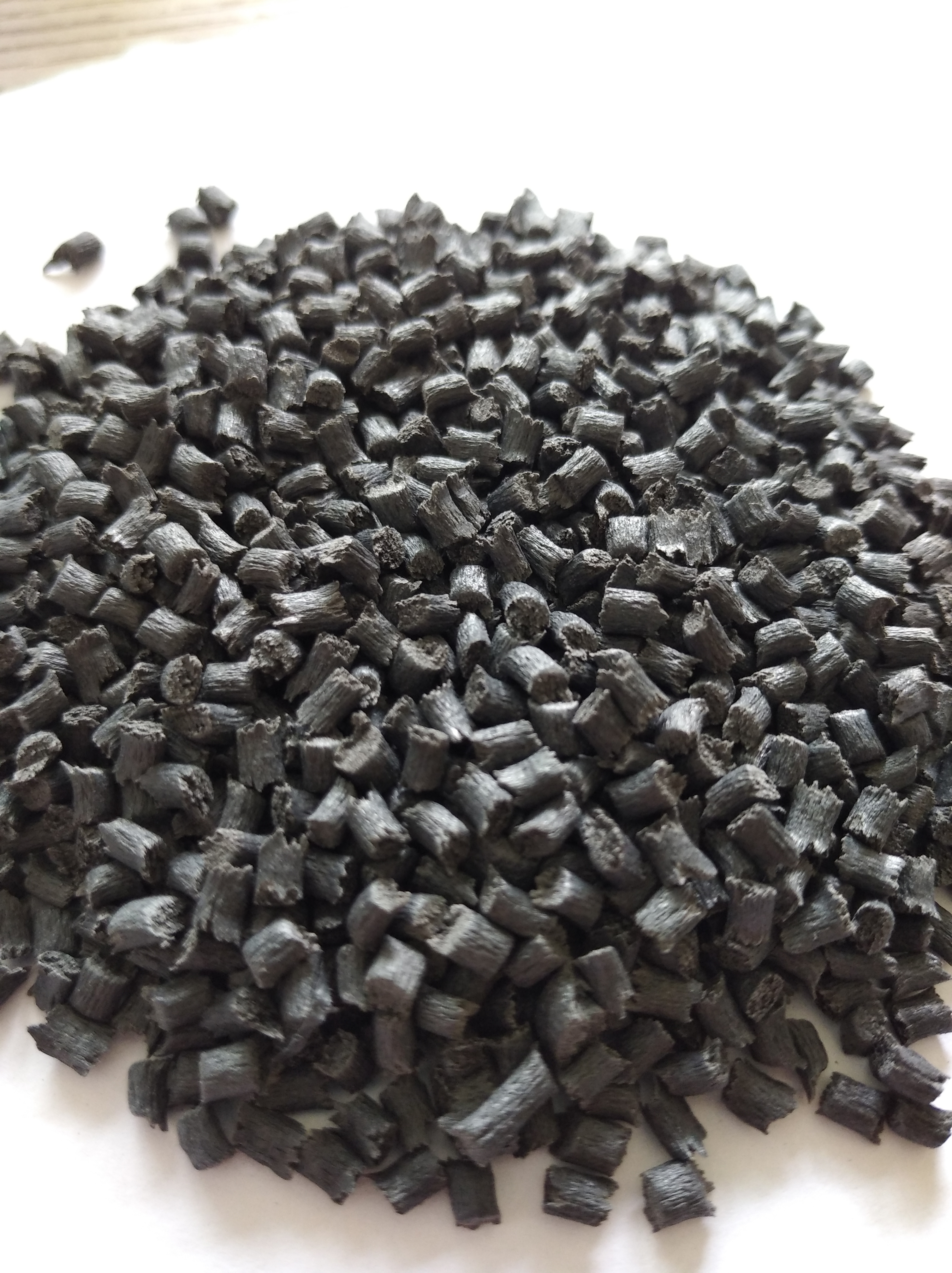 PBT加纤料 加纤30%黑色颗粒 适用于风扇扇叶
