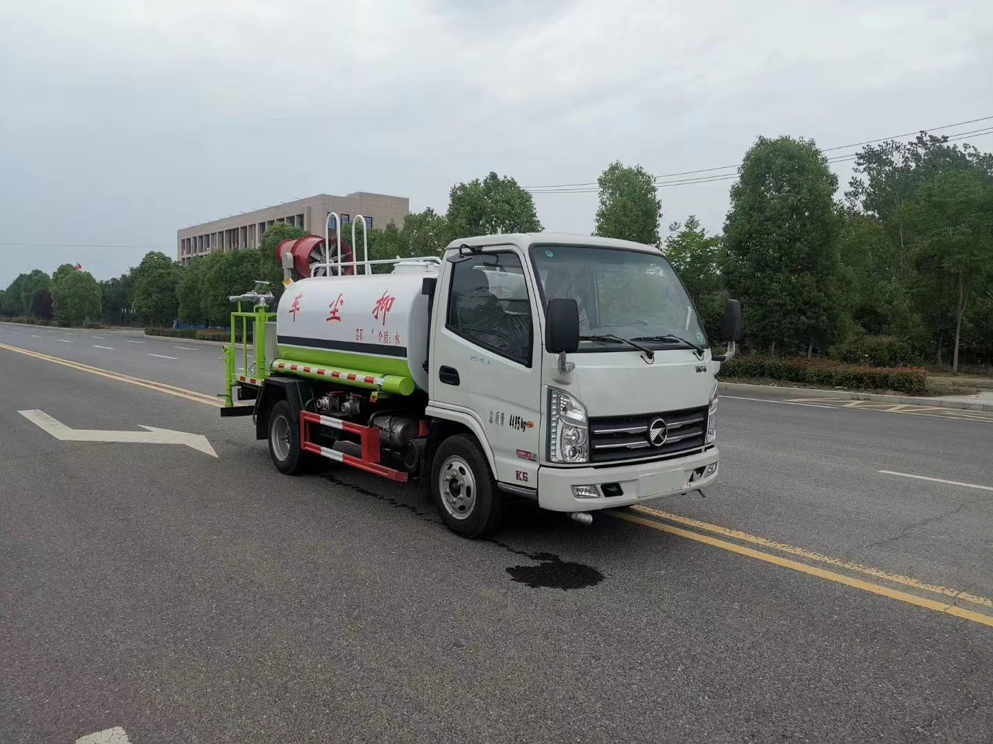 洒水车  工地洒水市政园林工程灌溉喷洒 雾炮降尘绿化环卫洒水车图片