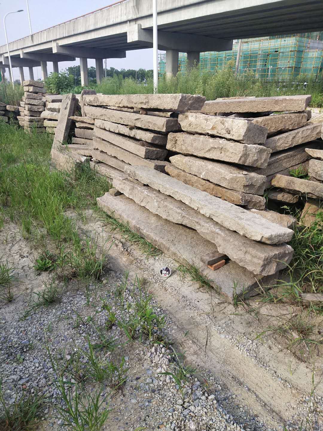 上海浦东老石板厂家  老石板批发  老石板安装公司图片