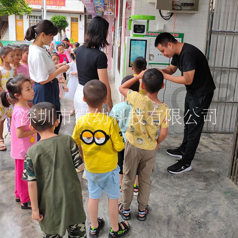 湘潭早教晨检机器人厂家价格 儿童智能测温人脸识别消毒一体机身高系统